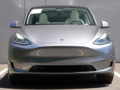Used 2024 Tesla Model Y Long Range RWD image 7