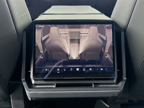 Used 2024 Tesla Cybertruck AWD Crew Cab image 31