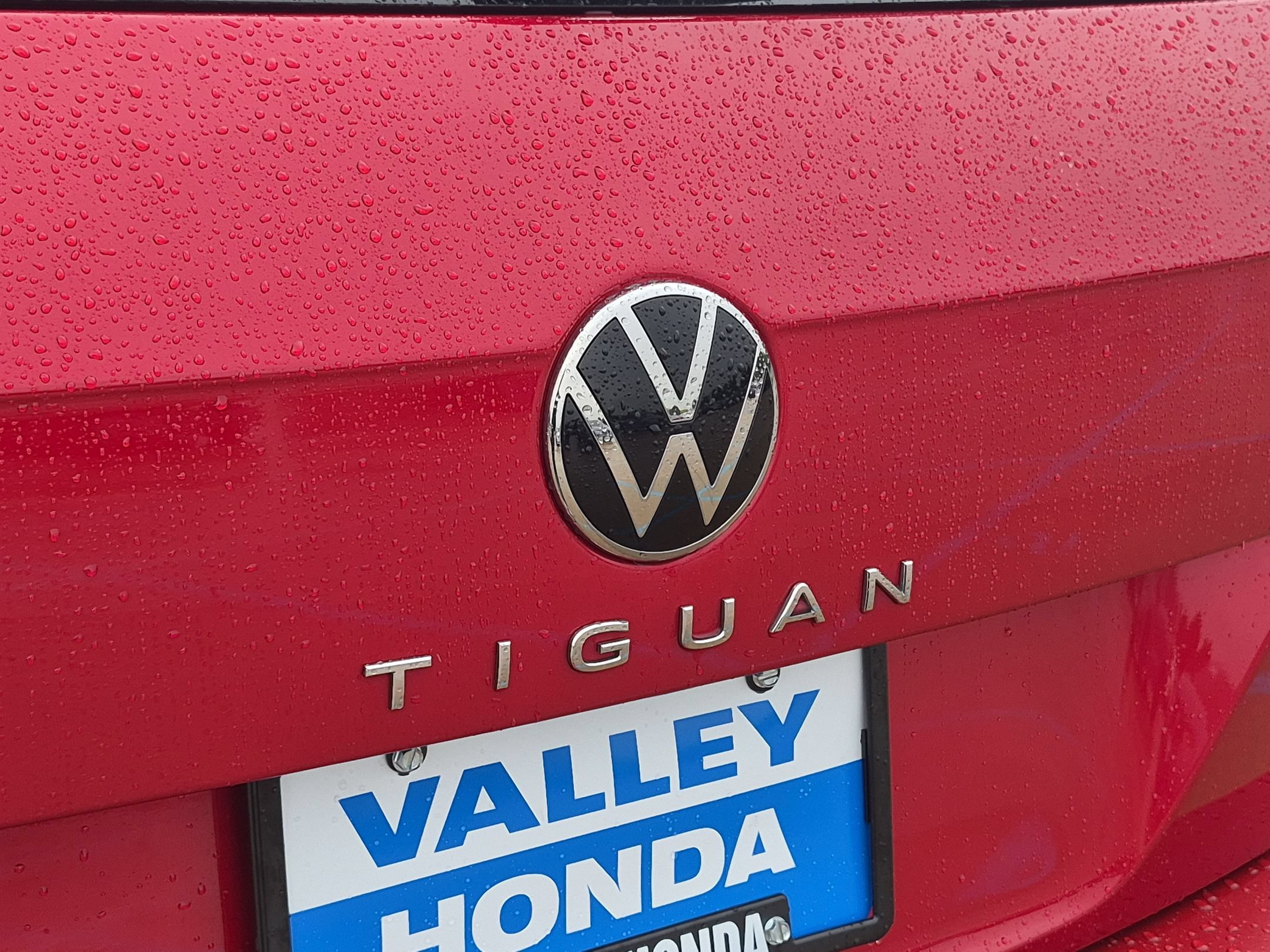 Used 2024 Volkswagen Tiguan SE R-Line w/ MDO Package, Two-Row AWD/4WD image 28