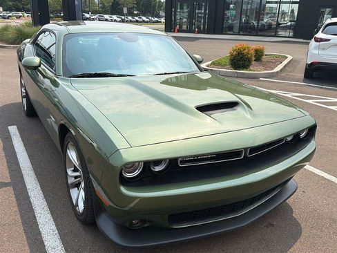 Used 2022 Dodge Challenger R/T RWD image 17