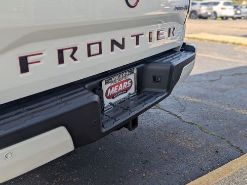 Used 2023 Nissan Frontier PRO-4X w/ Pro Convenience Package AWD/4WD image 17