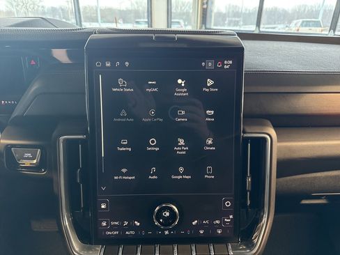 Used 2025 GMC Yukon XL Denali image 24