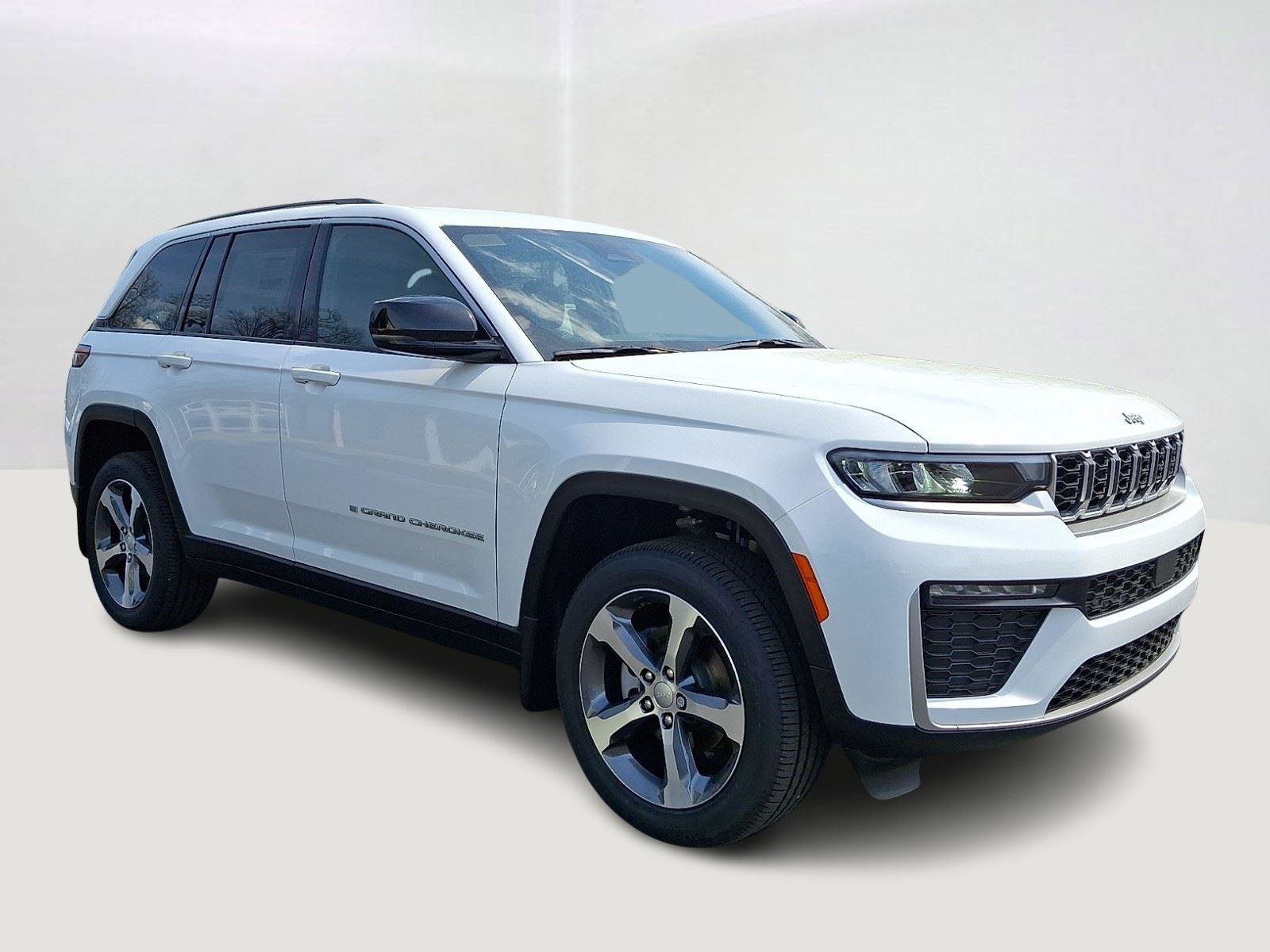 New 2026 Jeep Grand Cherokee Limited w/ MOPAR Finishing Package AWD/4WD image 2