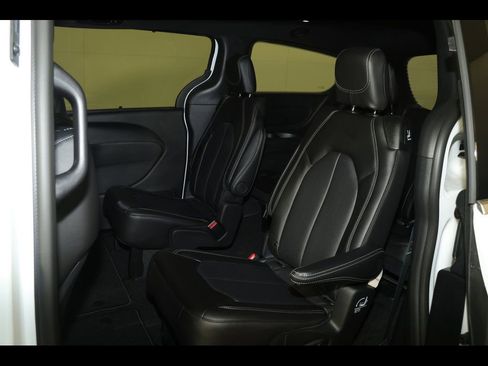 New 2026 Chrysler Pacifica Select FWD image 20