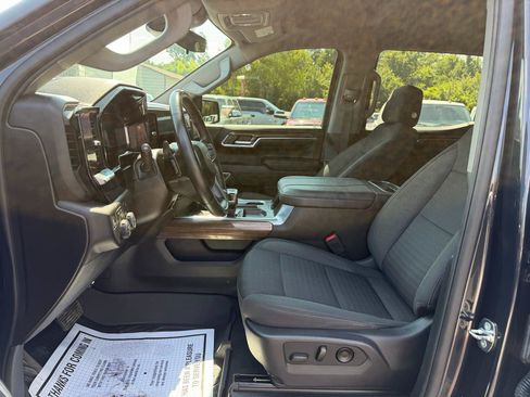 Used 2023 Chevrolet Silverado 1500 RST AWD/4WD image 9