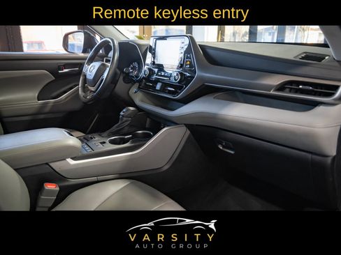 Used 2022 Toyota Highlander XLE image 16