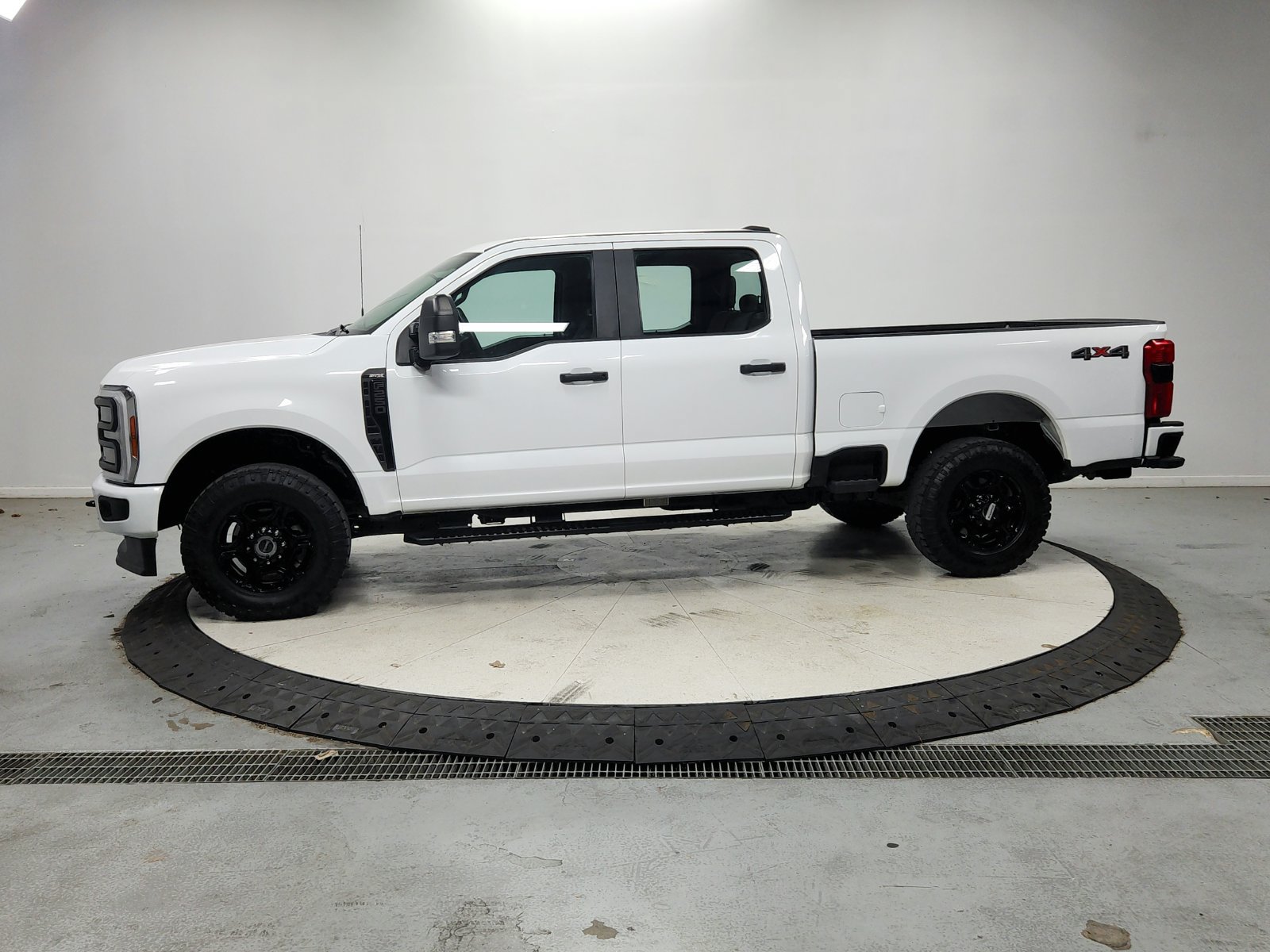 Used 2023 Ford F250 XL w/ STX Appearance Package AWD/4WD image 5