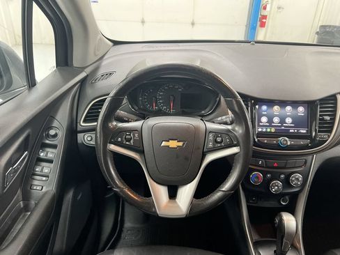 Used 2020 Chevrolet Trax LT w/ Sun & Sound Package FWD image 11