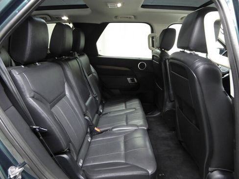 Used 2017 Land Rover Discovery HSE image 32