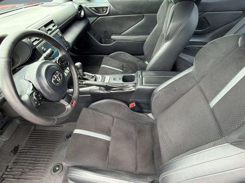 Used 2022 Toyota GR86 Premium RWD image 5