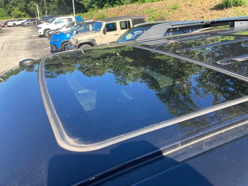 Used 2017 Lincoln Navigator L Select AWD/4WD image 9