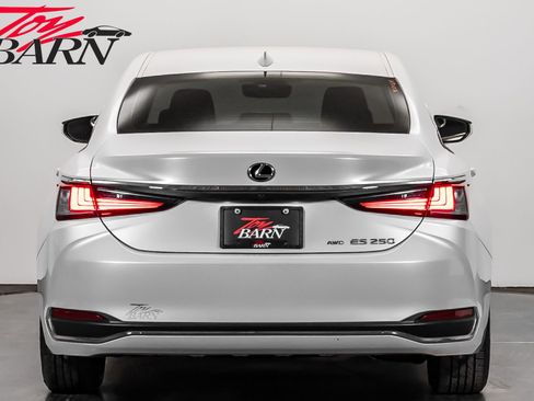 Used 2021 Lexus ES 250 image 4