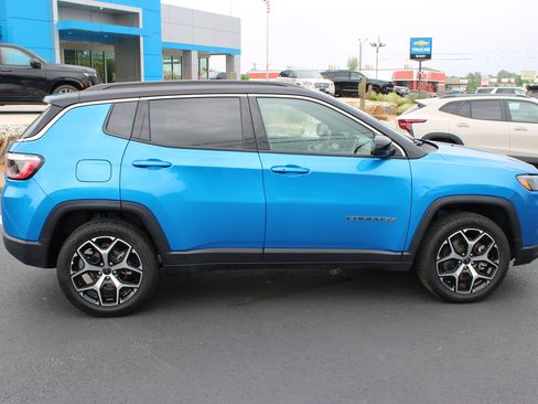 Used 2025 Jeep Compass Limited AWD/4WD image 10