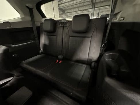 Certified 2024 Volkswagen Tiguan SE image 34