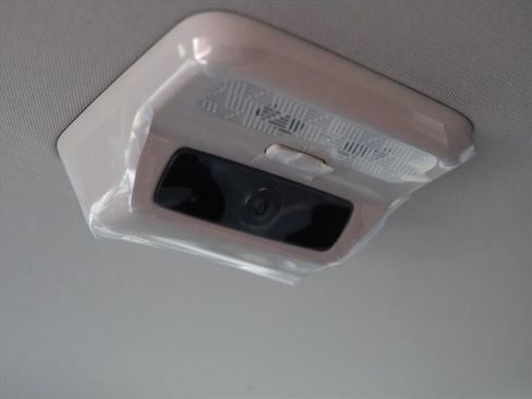 Used 2025 Kia Carnival EX image 22