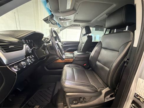 Used 2018 Chevrolet Suburban Premier AWD/4WD image 9