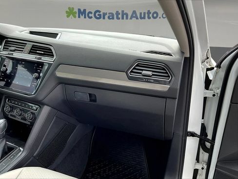 Used 2020 Volkswagen Tiguan SE w/ Panoramic Sunroof Package AWD/4WD image 29