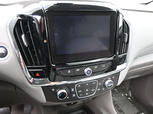 Used 2018 Chevrolet Traverse Premier FWD image 15