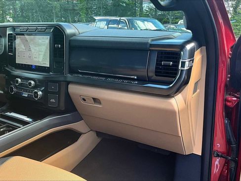 Used 2024 Ford F250 Lariat w/ Chrome Package image 17