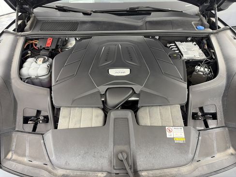 Used 2023 Porsche Cayenne Platinum Edition AWD/4WD image 11