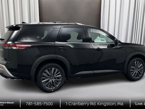 New 2025 Nissan Pathfinder SL w/ SL Premium Package image 5