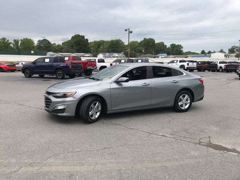Used 2024 Chevrolet Malibu LS w/ Driver Confidence Package FWD image 2