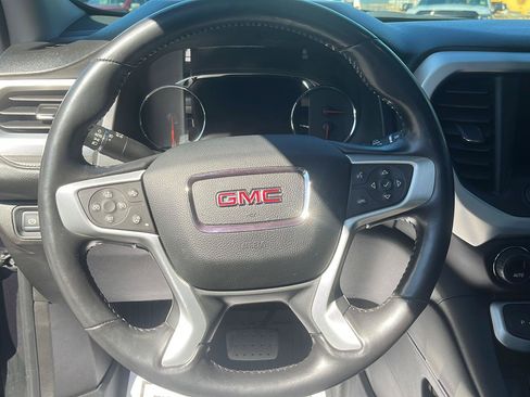 Used 2021 GMC Acadia SLT w/ Technology Package AWD/4WD image 17