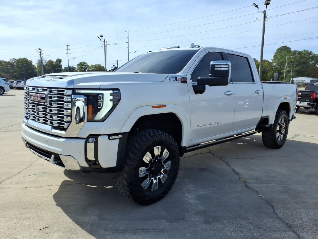 Used 2024 GMC Sierra 2500 Denali w/ Denali Reserve Package AWD/4WD image 3