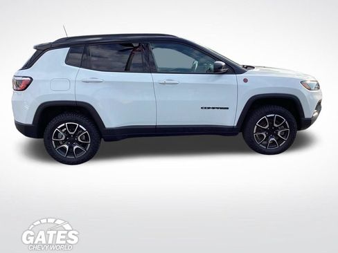 Used 2024 Jeep Compass Trailhawk AWD/4WD image 10