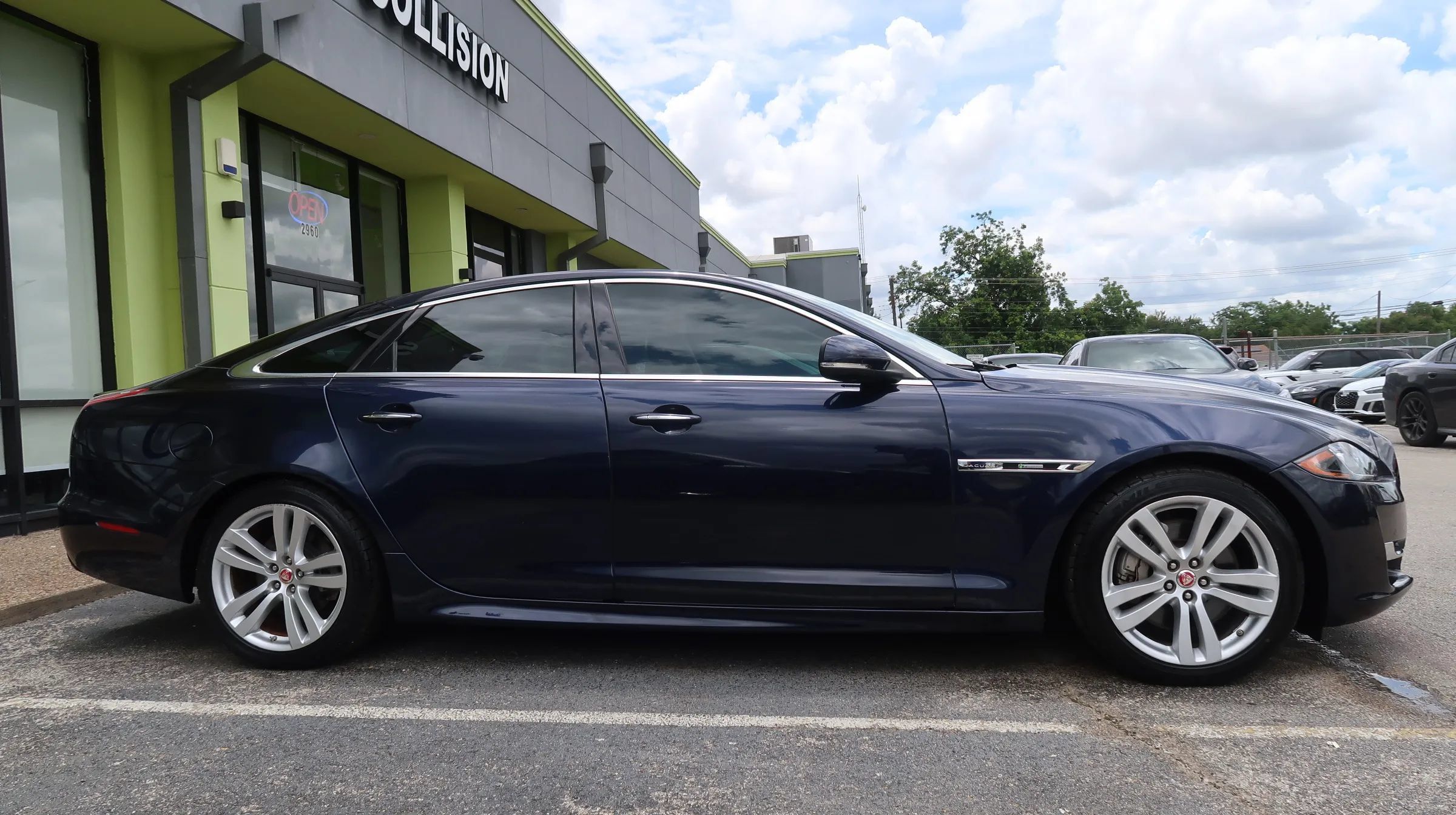 Used 2016 Jaguar XJ R-Sport RWD image 8