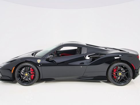 Certified 2021 Ferrari F8 Tributo RWD image 28