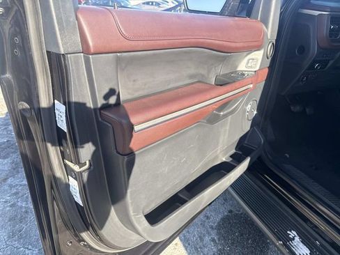 Used 2024 Ford Expedition Limited image 19