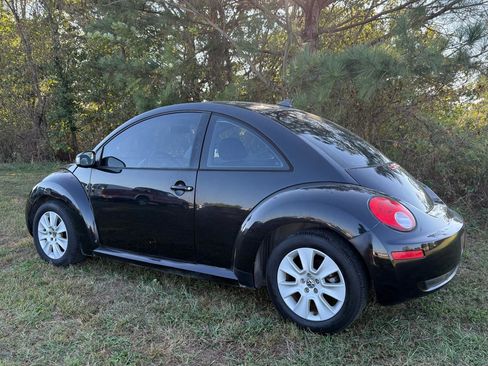Used 2009 Volkswagen Beetle S FWD image 6