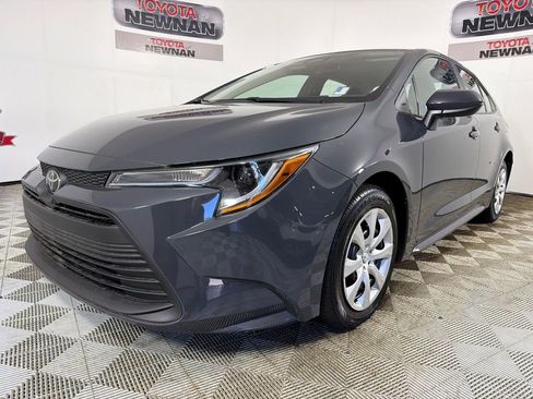Used 2025 Toyota Corolla LE FWD image 7