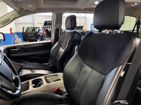 Used 2012 Chrysler Town & Country Limited w/ Luxury Group FWD image 21