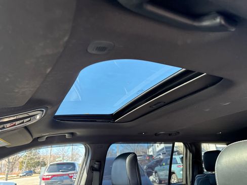 Used 2023 Jeep Grand Cherokee L Laredo image 14