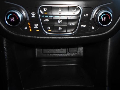 Used 2019 Chevrolet Equinox LT w/ Driver Convenience Package image 13