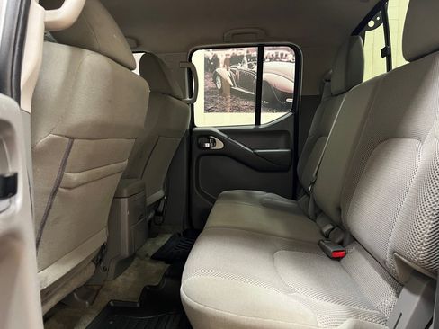 Used 2018 Nissan Frontier SV RWD image 60