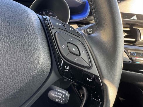 Used 2021 Toyota C-HR XLE image 20