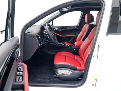 Used 2026 Porsche Macan AWD/4WD image 18