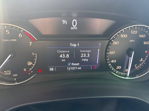 Used 2022 Cadillac XT4 Luxury w/ Cold Weather Package FWD image 31