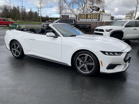 Used 2024 Ford Mustang Premium image 6