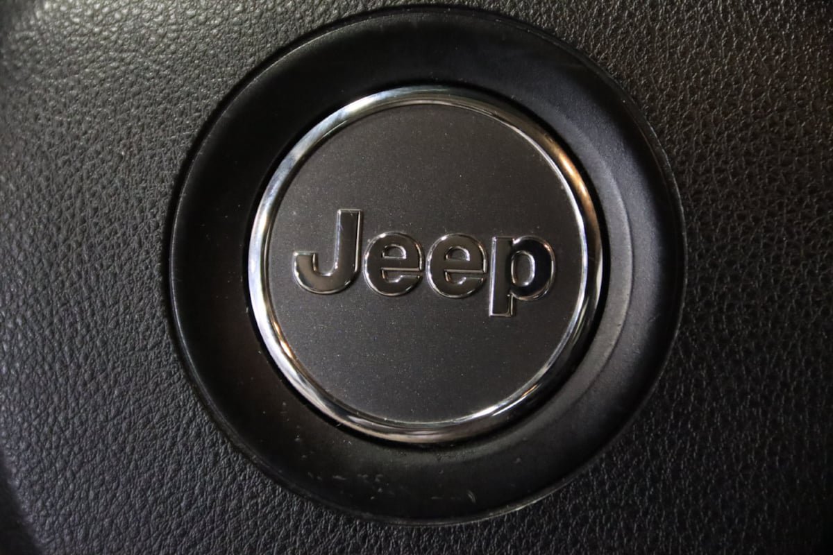 Used 2017 Jeep Cherokee High Altitude AWD/4WD image 38