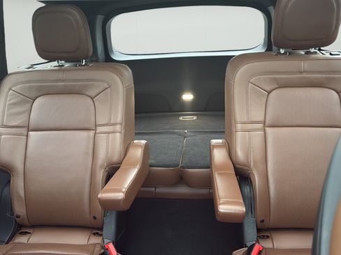 Used 2022 Lincoln Aviator Reserve w/ Equipment Group 201A RWD image 21