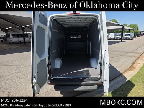Used 2025 Mercedes-Benz Sprinter 2500 image 11
