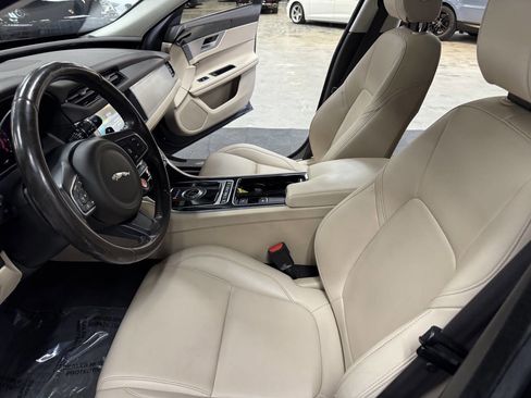 Used 2020 Jaguar XF Premium image 34