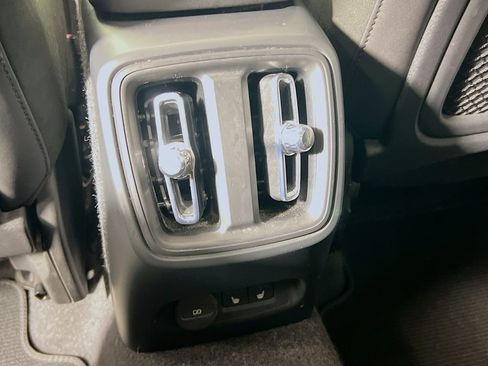 Used 2022 Volvo XC40 P8 Recharge Ultimate image 26