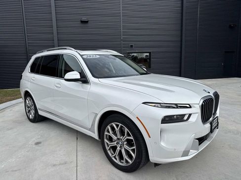 Used 2023 BMW X7 xDrive40i w/ Premium Package image 9