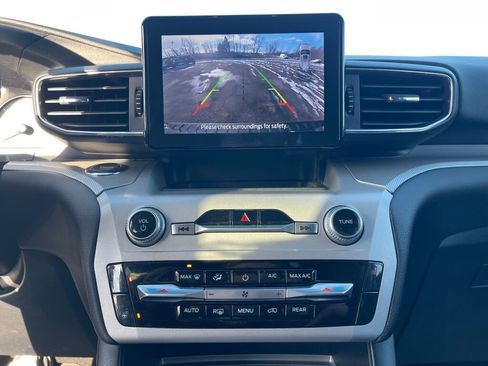 Used 2023 Ford Explorer XLT w/ Equipment Group 202A image 13