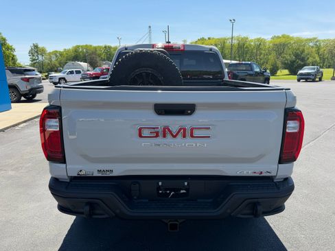 Used 2026 GMC Canyon AT4X w/ AT4X AEV Edition AWD/4WD image 9
